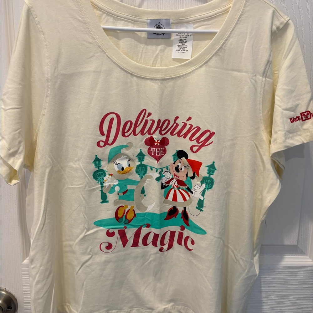 Disney Holiday Cream and Red,Short Sleeve Tee,Delivering Magic